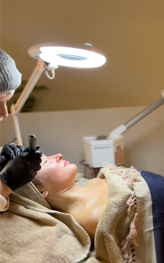 Scopri il Trattamento Esclusivo di Microneedling di Yana Batalova con i Sieri di Biologique Recherche